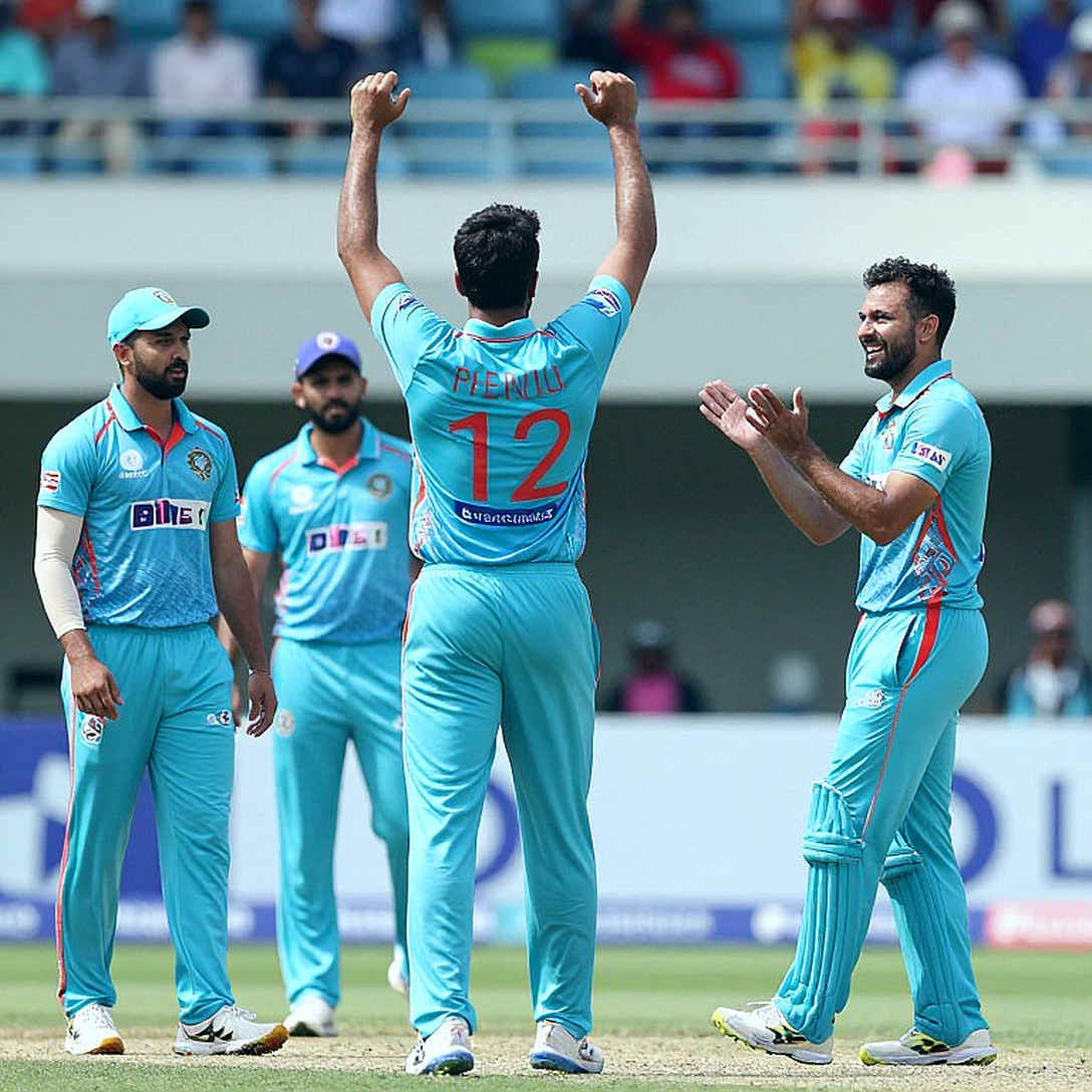 শূন্যের চেয়েও ভারী এক ইনিংস: কোহলির ডাক, অ্যান্থেম আর স্কোরবোর্ড-উত্তীর্ণ সত্য