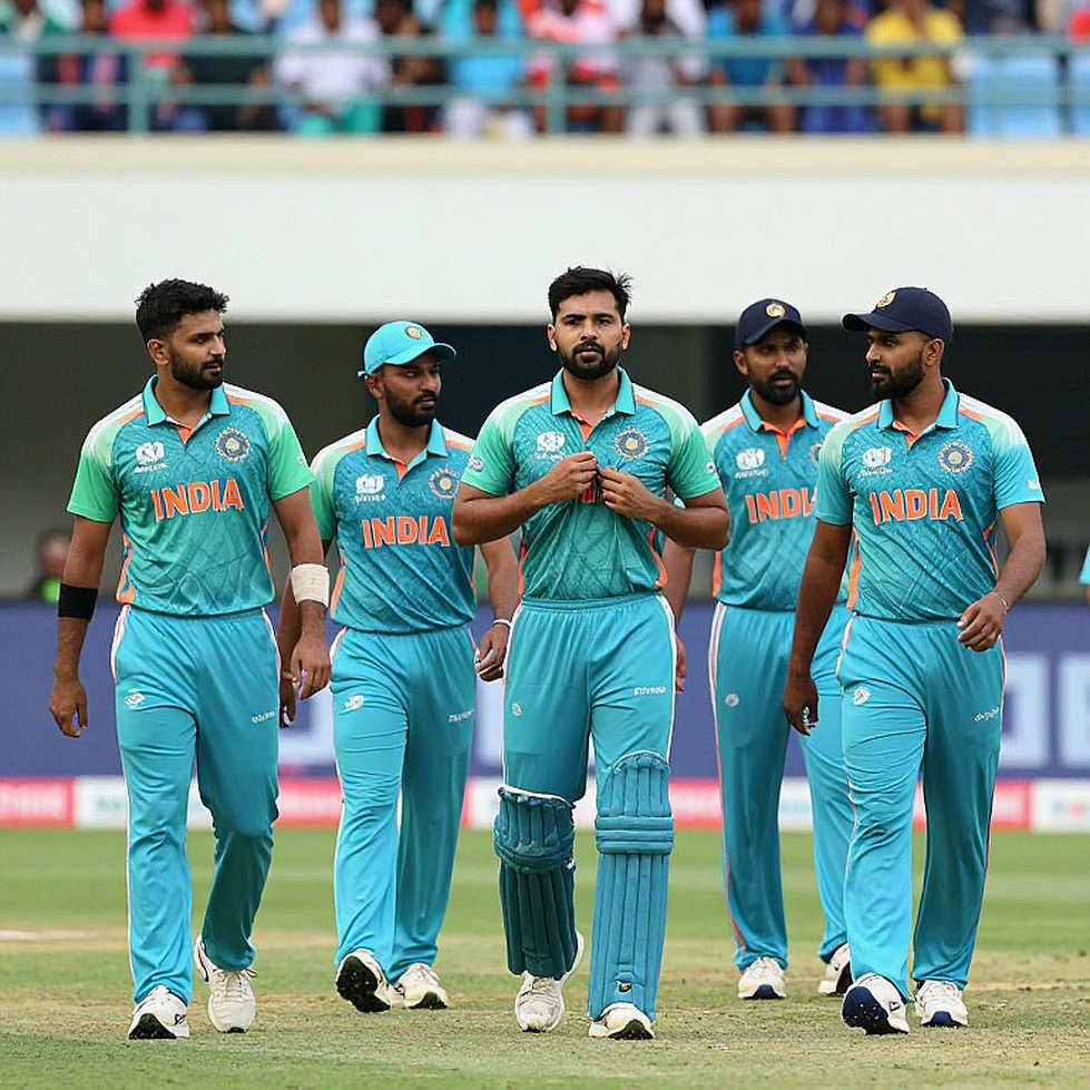 আবুধাবিতে ৯৯ রানের হার: ড্রেসিং রুমের বার্তার বাইরে খাতায় যা লেখা ছিল