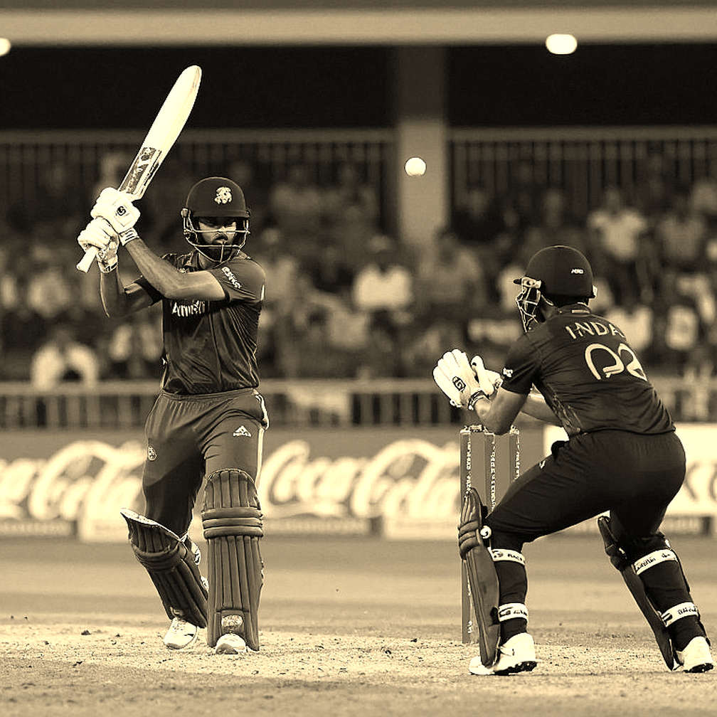 মিডল ওভারের নীরব যুদ্ধ: T20-র আসল স্কোরবোর্ড কেন ৭ থেকে ১৫ ওভারে লেখা হয়