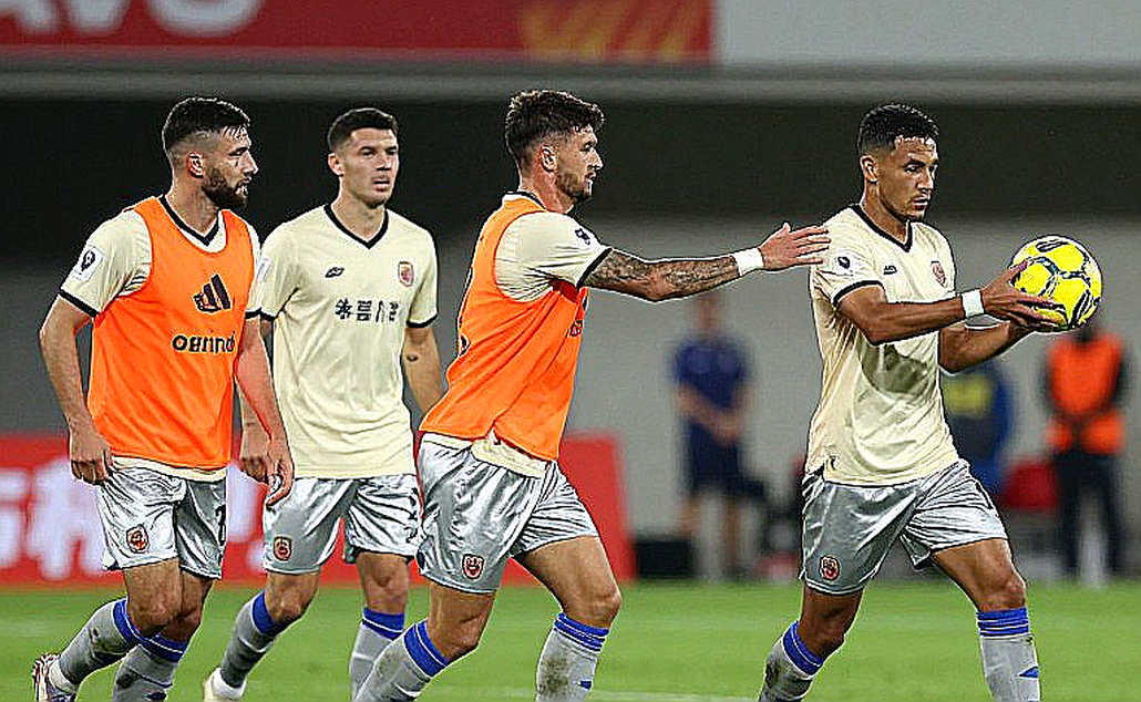 খালি পাইপলাইন: ফুটবল ডেটার নীরবতা এবং ব্লকচেইন লেজার যা কিছু ভোলে না